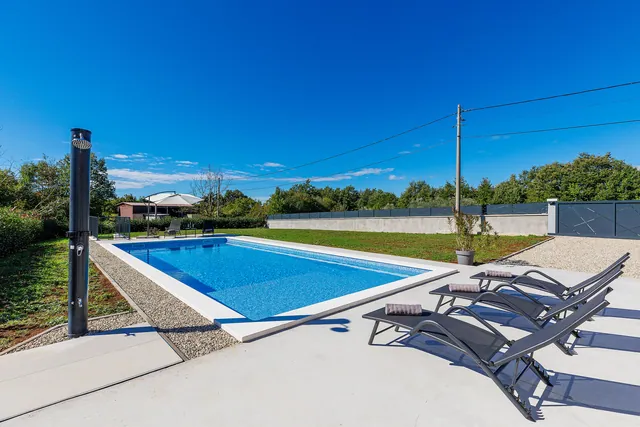 Villa Eroa — Pool und Außenbereich (14)