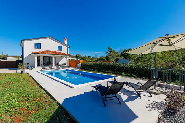 Villa Eroa — Pool und Außenbereich (20)