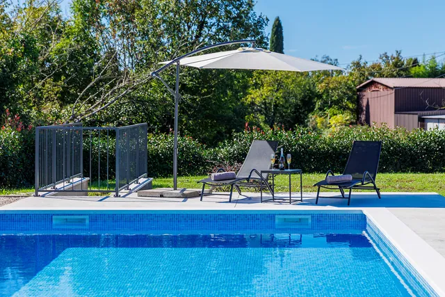 Villa Eroa — Pool und Außenbereich (28)